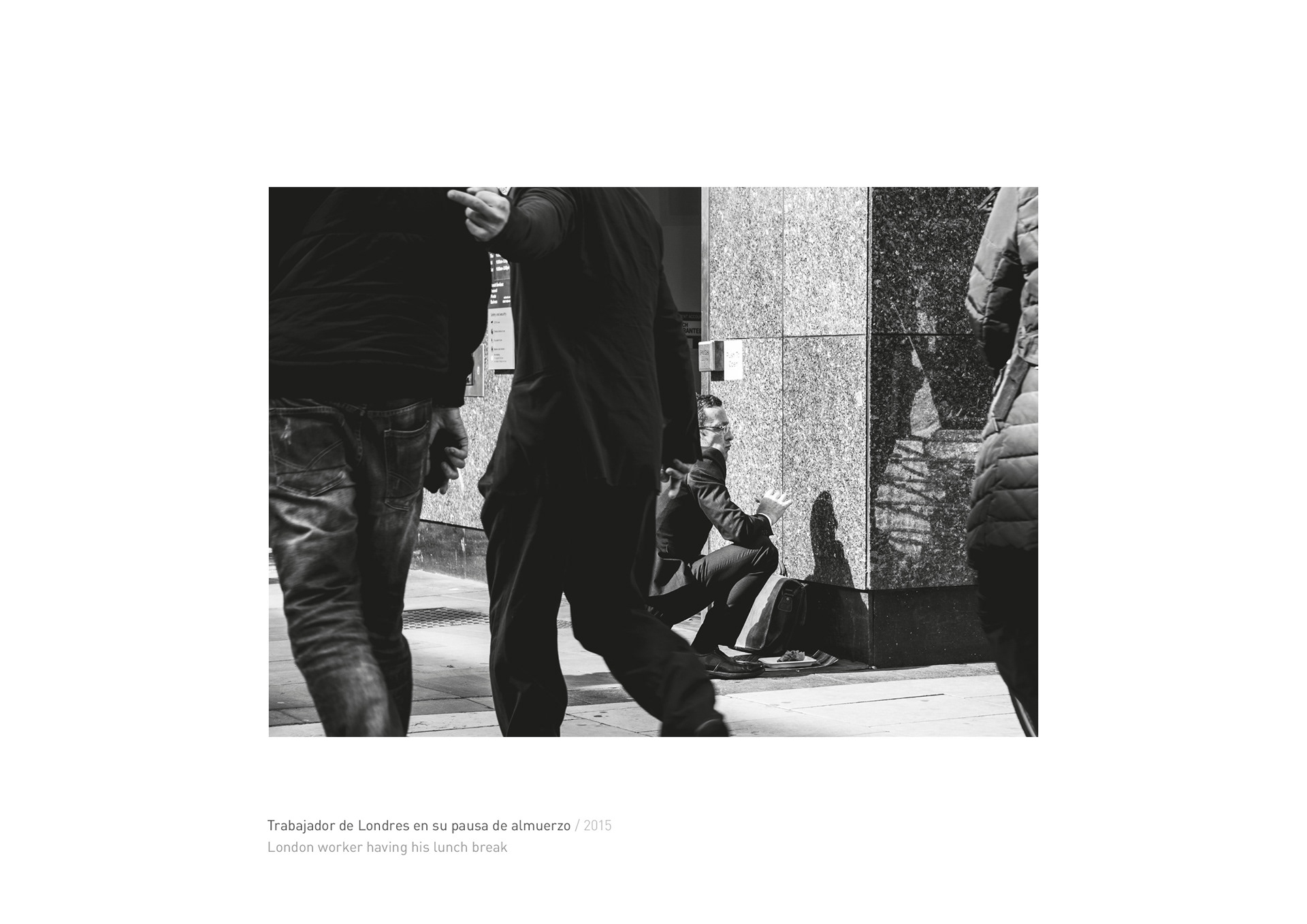 Image of the design created for the exhibition "Londres: detras y debajo del Palacio de Buckingham". This is an image related to a project inside Pedro Rodrigues (Treze413) graphic design portfolio.