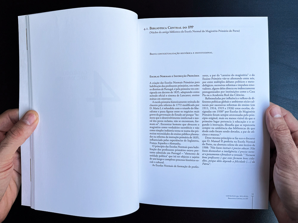 Image of Insive view 9 of Catálogo de Livro Antigo IPP SDP-BC Spine. This is an image related to a project inside Pedro Rodrigues (Treze413) graphic design portfolio.