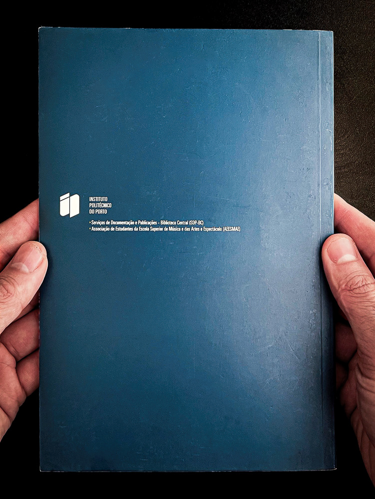 Image of Lunário Poema Polifónico book back cover. This is an image related to a project inside Pedro Rodrigues (Treze413) graphic design portfolio.